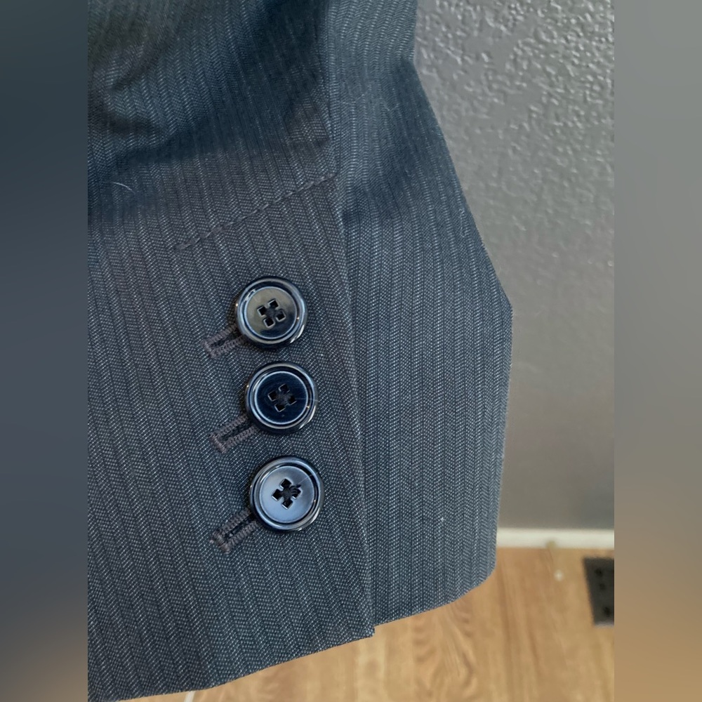 🌷3/$25🌷 GAP Gray Suit Jacket/Blazer with spandex for more tailored fit - Picture 6 of 16